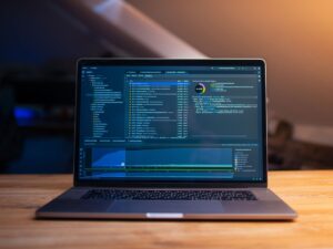 Computer portatile con software gestionale e dati aziendali